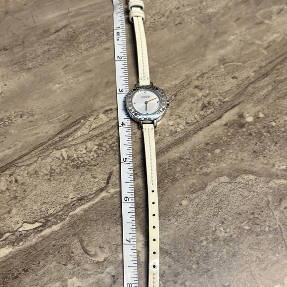 Coach Bridgit Wrist Watch Ivory White Leather Silver Stainless Steel Y2k 2000s - Picture 10 of 10